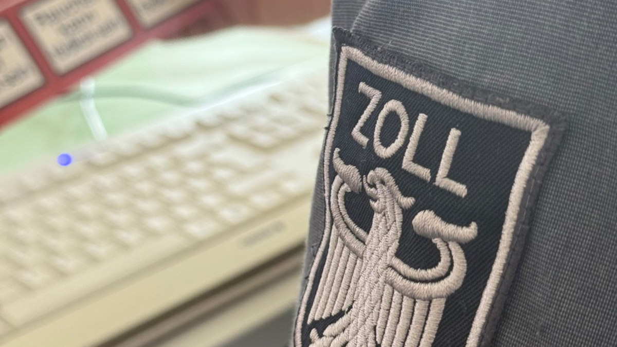 HZA-S: Fehlinformationen aus dem Internet / mehr als 9.000 Zigaretten zu viel im Gepäck - Foto: presseportal.de