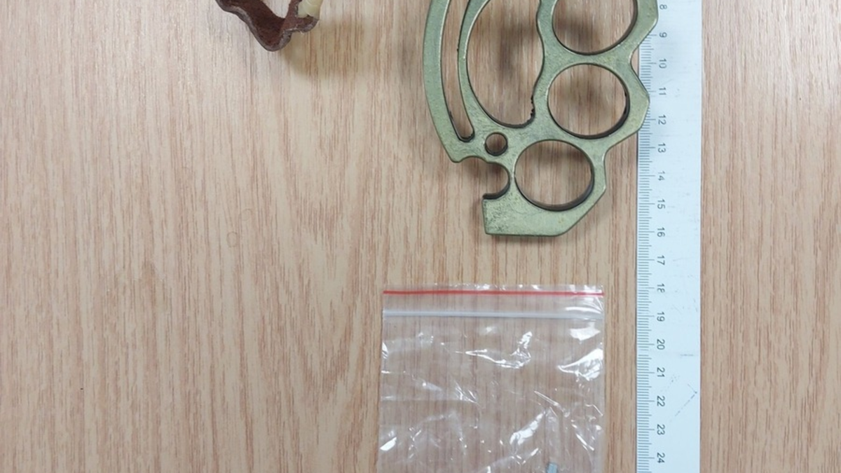 BPOL NRW: Bundespolizei stellt verbotene Waffe am Flughafen Köln/Bonn sicher - Foto: presseportal.de