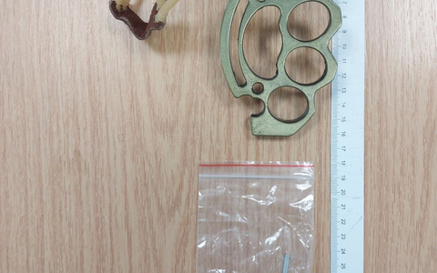 BPOL NRW: Bundespolizei stellt verbotene Waffe am Flughafen Köln/Bonn sicher - Foto: presseportal.de