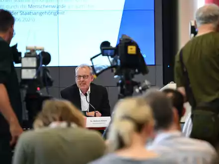 Das Gutachten zur Einstufung der AfD Brandenburg als gesichert rechtsextremistisch wurde am Donnerstag offengelegt. - Foto: Britta Pedersen/dpa