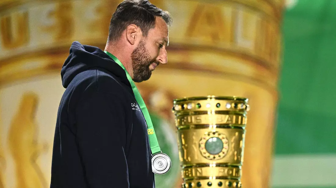  Bielefelds Trainer Mitch Kniat will wieder ins Pokal-Finale. - Bild: Tom Weller/dpa