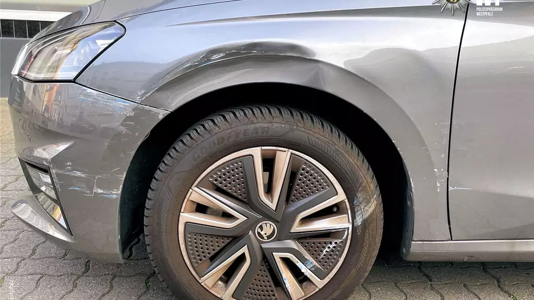 POL-PDKL: Blaues Unfallfahrzeug gesucht - Bild: presseportal.de