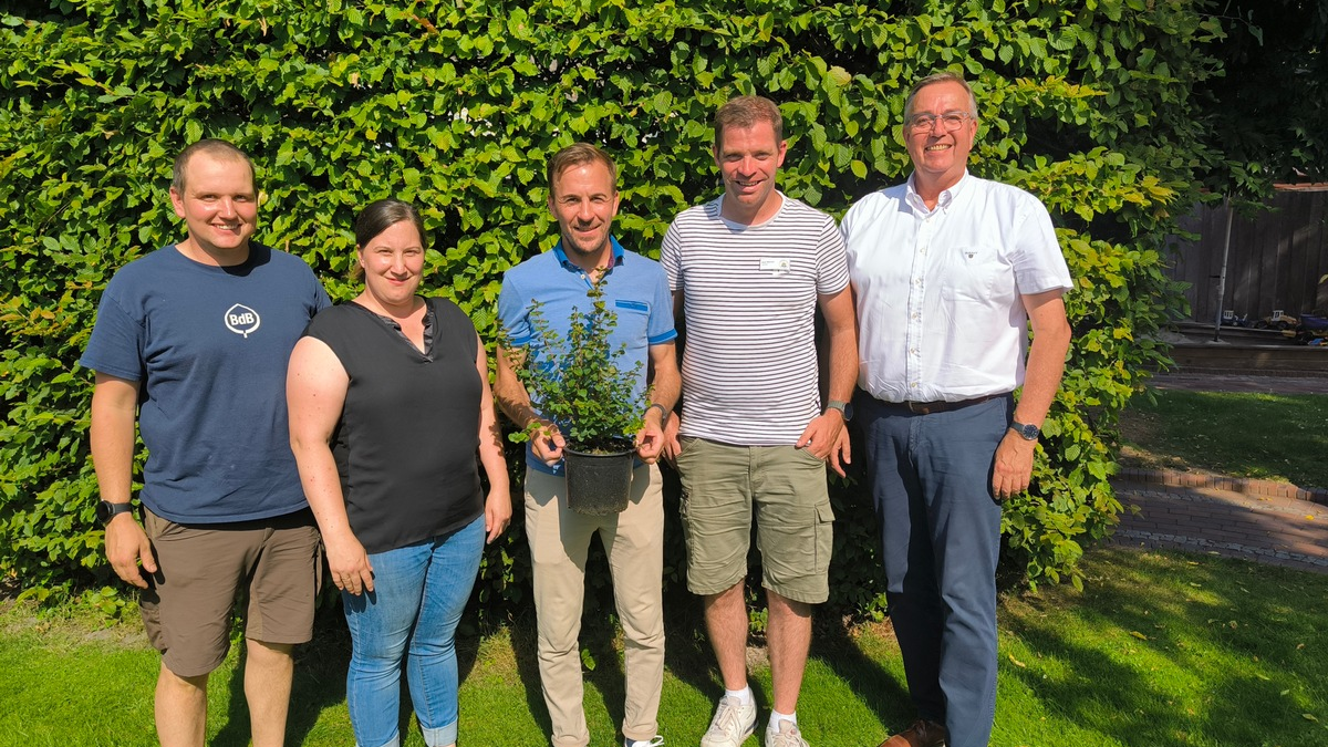 Vom Bundestag in die Baumschule: MdB Bastian Ernst absolviert 