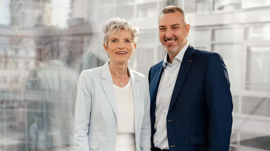 Birgit Steinborn legt ihr Mandat als Gesamtbetriebsratsvorsitzende nach elfeinhalb Jahren nieder. Tobias Bäumler wird ihr Nachfolger. (Handout) - Bild: Stephan Schumann/Munichemotions/Gesamtbetriebsrat Siemens/dpa