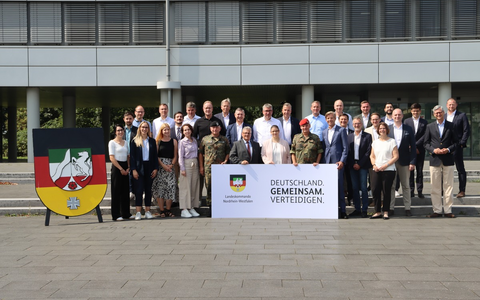 Operationsplan Deutschland: Vertreter der Industrie- und Handelskammern aus NRW zu Gast im Landeskommando Nordrhein-Westfalen - Foto: presseportal.de