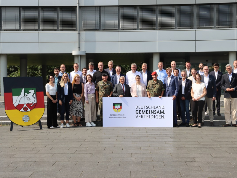 Operationsplan Deutschland: Vertreter der Industrie- und Handelskammern aus NRW zu Gast im Landeskommando Nordrhein-Westfalen - Foto: presseportal.de