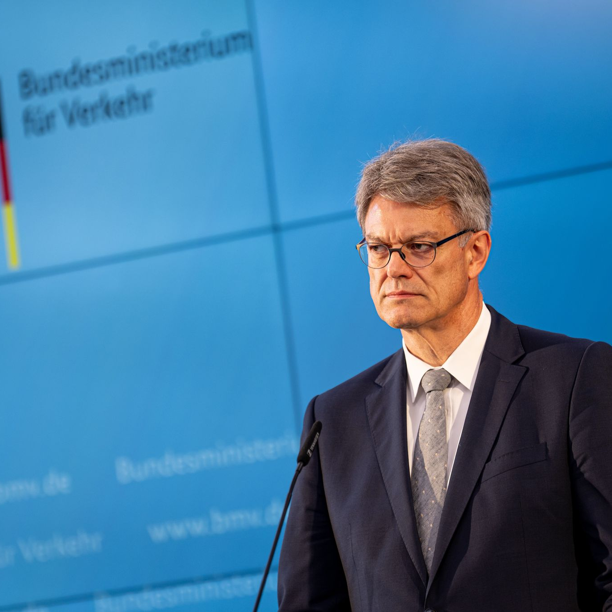 Verkehrsminister Schnieder hat große Erwartungen an den künftigen Bahnchef.  - Foto: Fabian Sommer/dpa