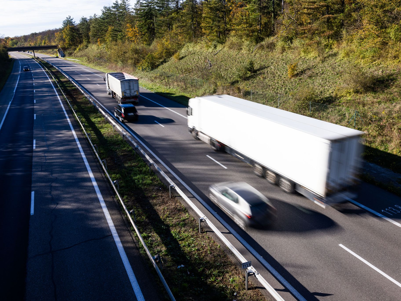 In einem aus Spanien kommenden Lastzug haben französische Fahnder 1,3 Tonnen Kokain entdeckt. (Symbolbild) - Foto: Philipp von Ditfurth/dpa