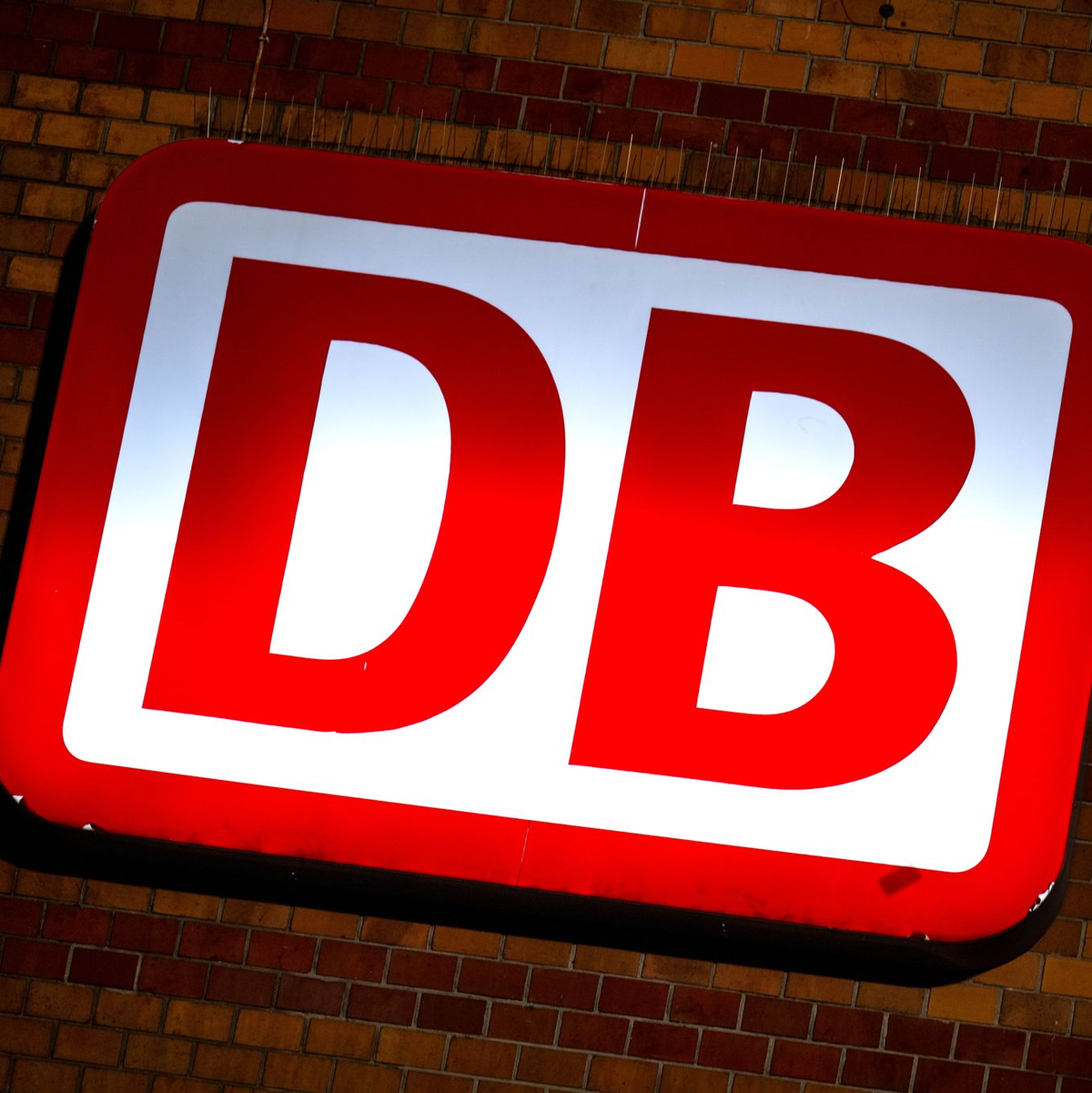 Wer führt künftig die Deutsche Bahn - und wohin? Wer auch immer es wird: Herausforderungen gibt es genug. (Symbolbild) - Foto: Sina Schuldt/dpa