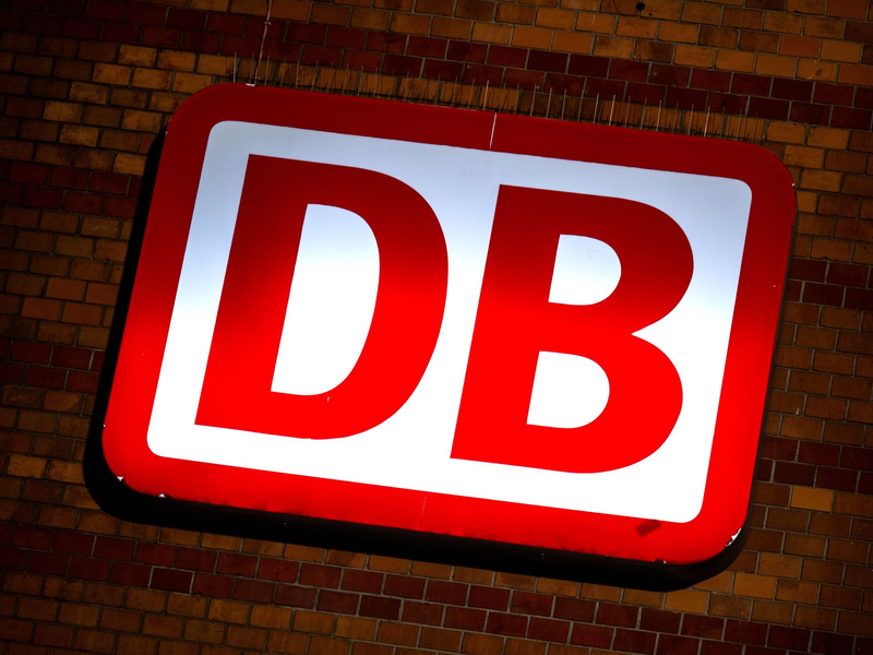 Der ICE blieb auf offener Strecke liegen. (Symbolbild) - Foto: Sina Schuldt/dpa