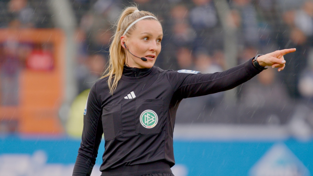 Schiedsrichterin Fabienne Michel spricht erstmals über sexistische Anfeindungen - Foto: presseportal.de