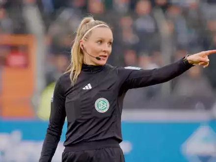 Schiedsrichterin Fabienne Michel spricht erstmals über sexistische Anfeindungen - Foto: presseportal.de