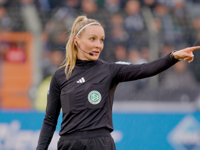 Schiedsrichterin Fabienne Michel spricht erstmals über sexistische Anfeindungen - Foto: presseportal.de