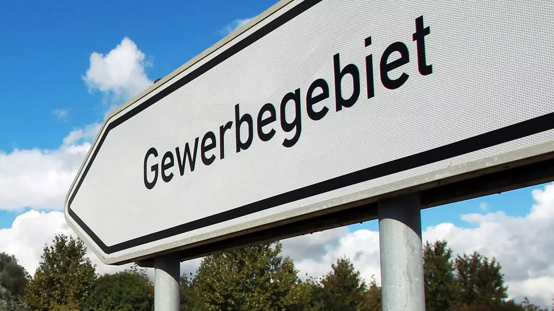 Im ersten Halbjahr wurden mehr größere Betriebe gegründet als ein Jahr zuvor (Symbolbild) - Bild: Jens Wolf/dpa-Zentralbild/dpa