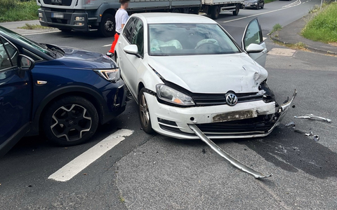 POL-RBK: Bergisch Gladbach - Zwei Leichtverletzte bei Verkehrsunfall in Hebborn - Foto: presseportal.de POL-RBK: Bergisch Gladbach - Zwei Leichtverletzte bei Verkehrsunfall in Hebborn - Foto: presseportal.de
