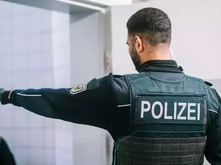 BPOL NRW: Mann siebenfach gesucht - Bundespolizei nimmt Syrer fest - Foto: presseportal.de