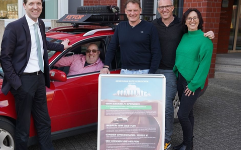 POL-COE: Kreis Coesfeld/ Das Auto muss nur durchhalten/ Stefan Feldhaus nimmt mit Freunden am Carbage Run für den guten Zweck teil - Foto: presseportal.de POL-COE: Kreis Coesfeld/ Das Auto muss nur durchhalten/ Stefan Feldhaus nimmt mit Freunden am Carbage Run für den guten Zweck teil - Foto: presseportal.de