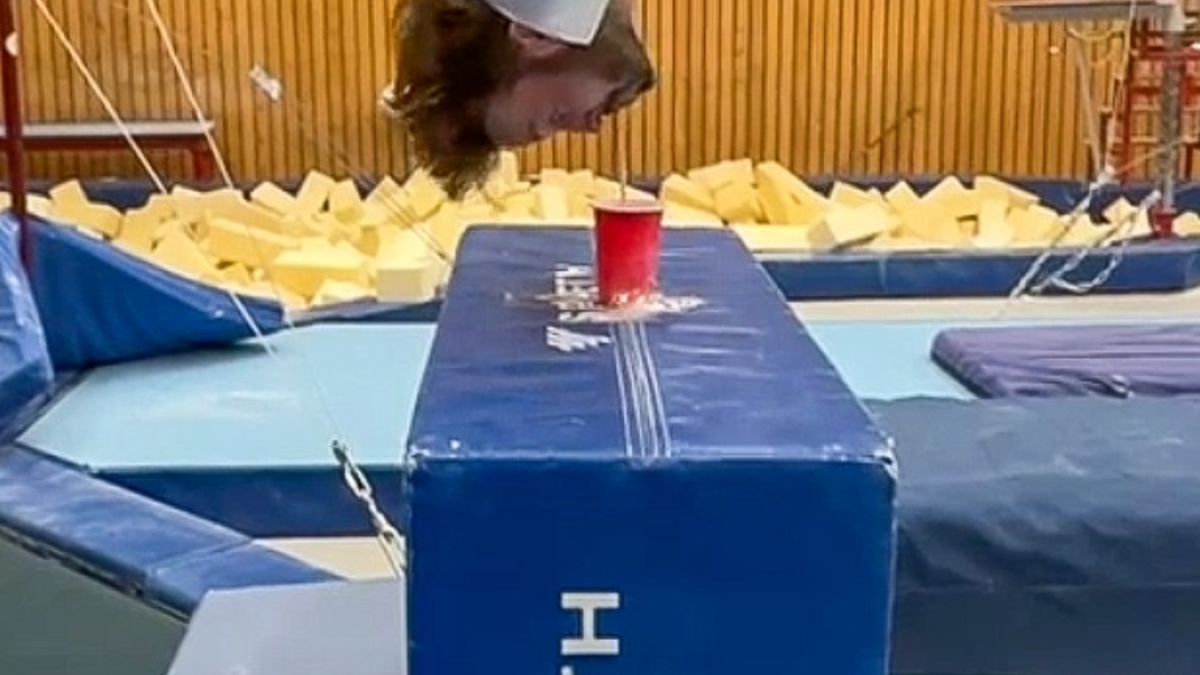 Kann man mit Wasser trinken Weltrekordhalter werden? Team Kiel und Team Lübeck versuchen das live in SAT.1 und auf Joyn - Foto: presseportal.de