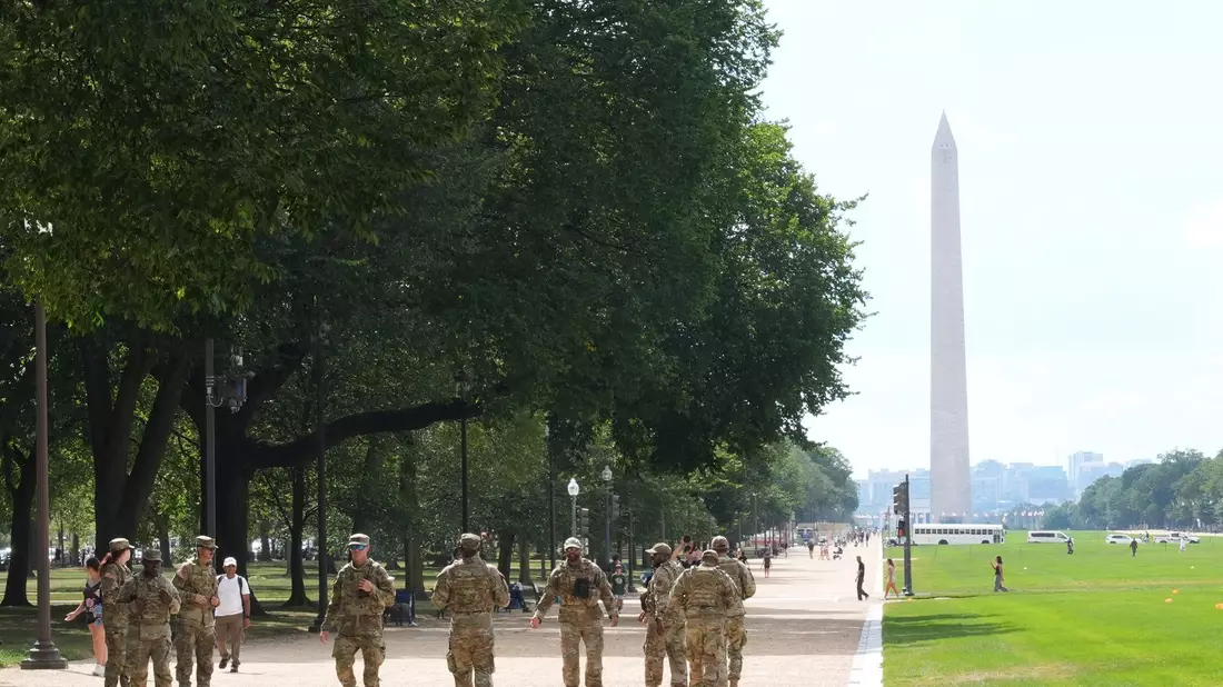 Die US-Regierung hat Washington unter Bundeskontrolle gestellt - die Nationalgarde patrouilliert durch die Hauptstadt.  - Bild: Jacquelyn Martin/AP/dpa