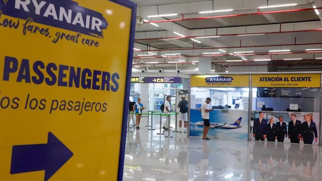 Der Streik des Bodenpersonals für Ryanair in Spanien hatte zunächst kaum Auswirkungen für die Passagiere. Es gab leichte Verspätungen, aber von gestrichenen Flügen wurde nichts bekannt.  - Bild: Clara Margais/dpa