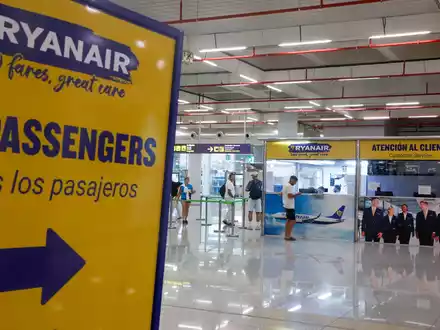 Der Streik des Bodenpersonals für Ryanair in Spanien hatte zunächst kaum Auswirkungen für die Passagiere. Es gab leichte Verspätungen, aber von gestrichenen Flügen wurde nichts bekannt. - Foto: Clara Margais/dpa