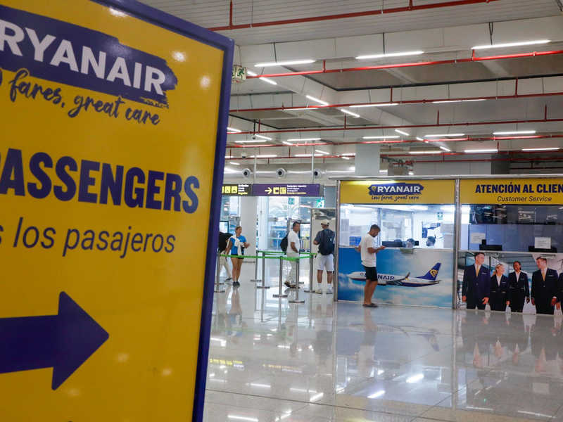 Der Streik des Bodenpersonals für Ryanair in Spanien hatte zunächst kaum Auswirkungen für die Passagiere. Es gab leichte Verspätungen, aber von gestrichenen Flügen wurde nichts bekannt.  - Foto: Clara Margais/dpa