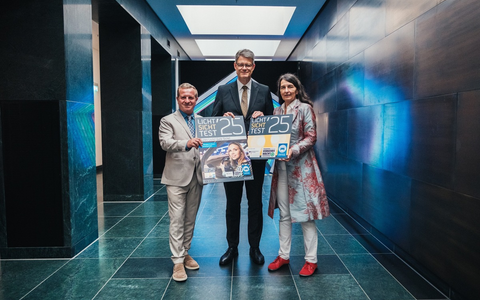 Bundesverkehrsminister Schnieder gibt Startschuss für Licht-Sicht-Test 2025 - Foto: presseportal.de