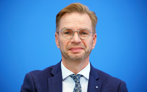 Holznagel forderte, die Zahl neuer Verbeamtungen auf ein Minimum und ausschließlich auf die hoheitlichen Kernbereiche zu beschränken – bei der Polizei, in der Finanzverwaltung und in der Justiz. (Archivbild) - Foto: Joerg Carstensen/dpa