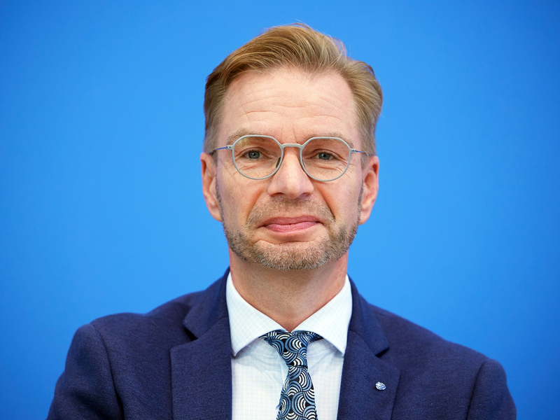 Holznagel forderte, die Zahl neuer Verbeamtungen auf ein Minimum und ausschließlich auf die hoheitlichen Kernbereiche zu beschränken – bei der Polizei, in der Finanzverwaltung und in der Justiz. (Archivbild) - Foto: Joerg Carstensen/dpa