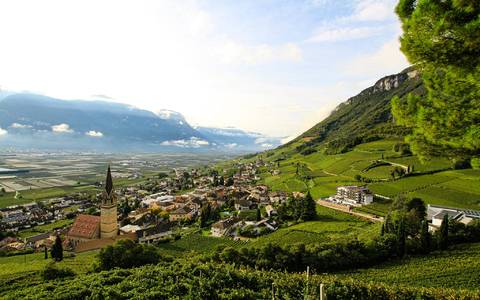  In Südtirol gibt es drei Amtssprachen: Deutsch, Italienisch und Ladinisch. (Symbolbild) - Foto: Bernhard Krieger/dpa-tmn/dpa