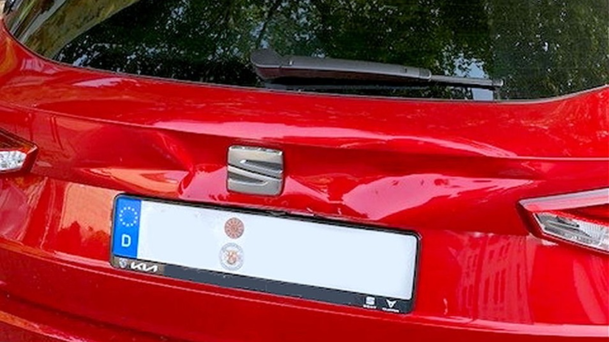 POL-PDKL: Wer hat den Seat gerammt? - Foto: presseportal.de