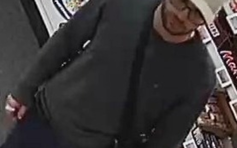 POL-STD: Stader Polizei sucht unbekannten Wohnungseinbrecher mit Bildern aus der Überwachungskamera - Foto: presseportal.de POL-STD: Stader Polizei sucht unbekannten Wohnungseinbrecher mit Bildern aus der Überwachungskamera - Foto: presseportal.de