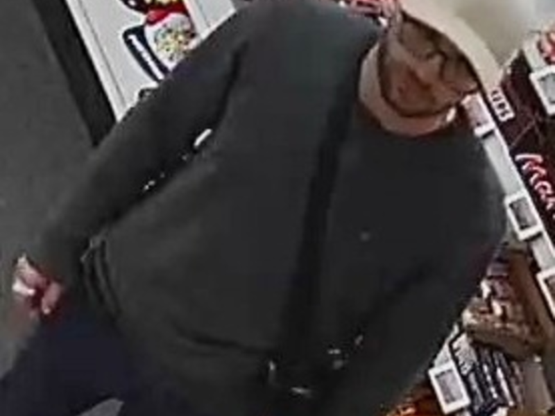 POL-STD: Stader Polizei sucht unbekannten Wohnungseinbrecher mit Bildern aus der Überwachungskamera - Foto: presseportal.de