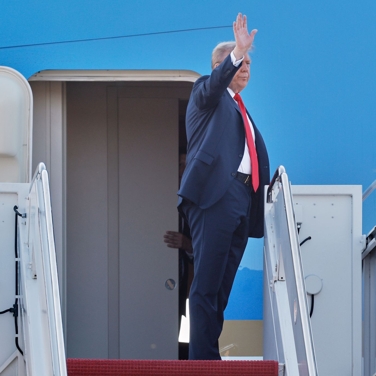 Trump inszeniert sich als Friedensstifter. - Foto: Luis M. Alvarez/FR596 AP/dpa