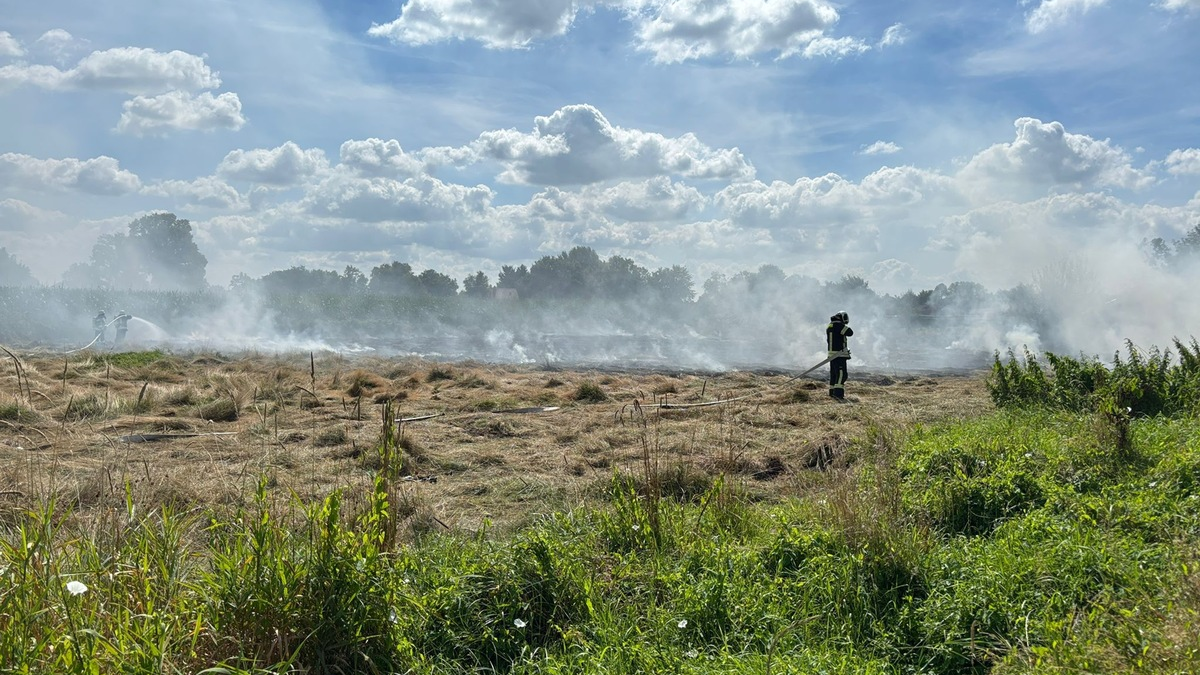 FW-AUR: Großflächigen Heubrand rasch im Griff - Foto: presseportal.de