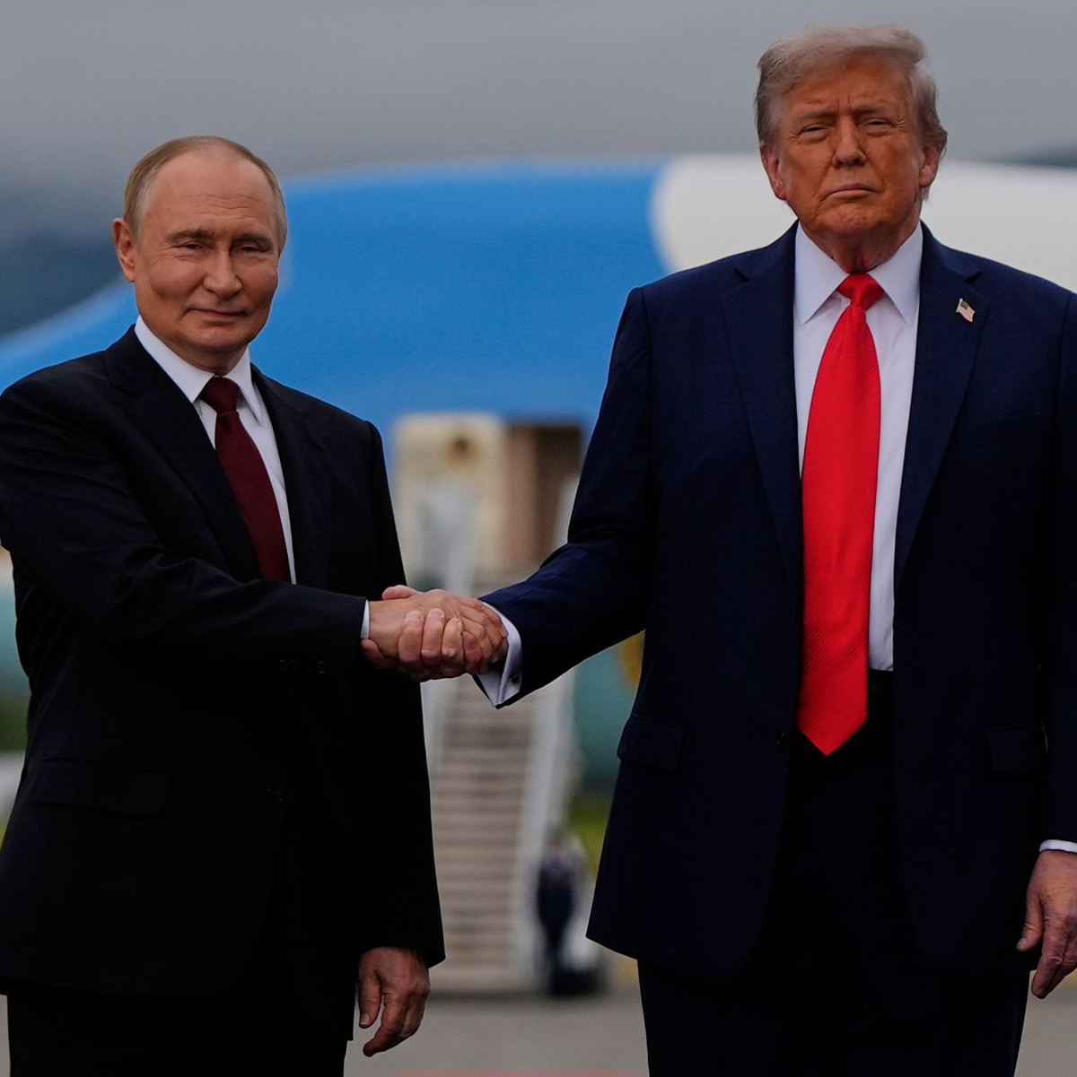 Der Gipfel von US-Präsident Trump und Kremlchef Putin wurde weltweit mit Hoffnung und Sorge verfolgt.  - Foto: Julia Demaree Nikhinson/AP/dpa