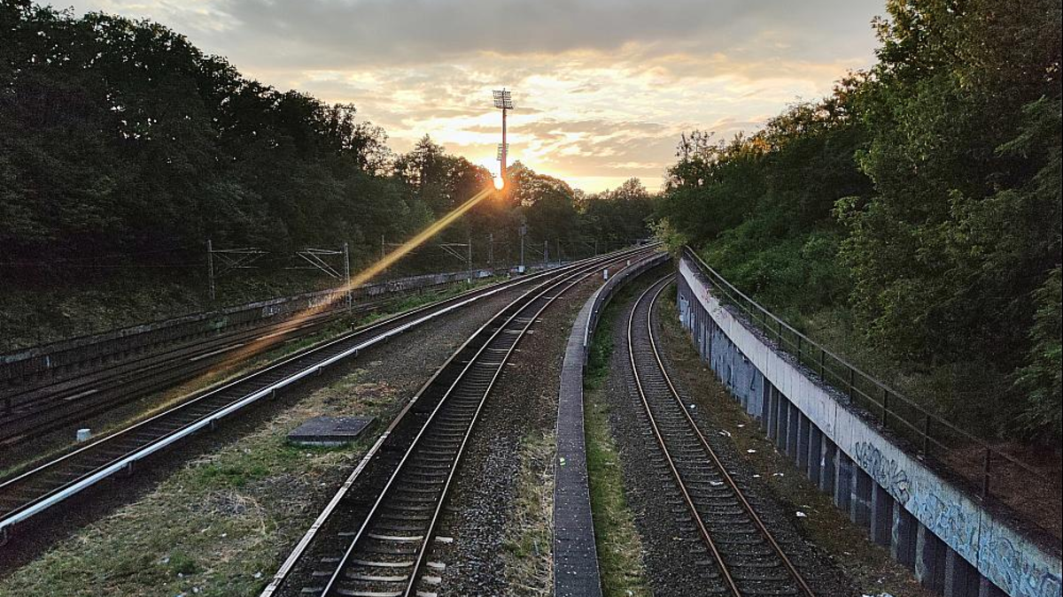 Schienen (Archiv) - Foto: über dts Nachrichtenagentur