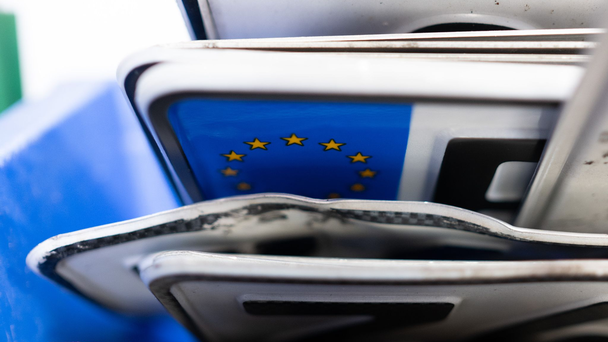 Dutzende kleinere Städte wollen eigene Nummernschilder. (Symbolbild)  - Foto: Sebastian Gollnow/dpa