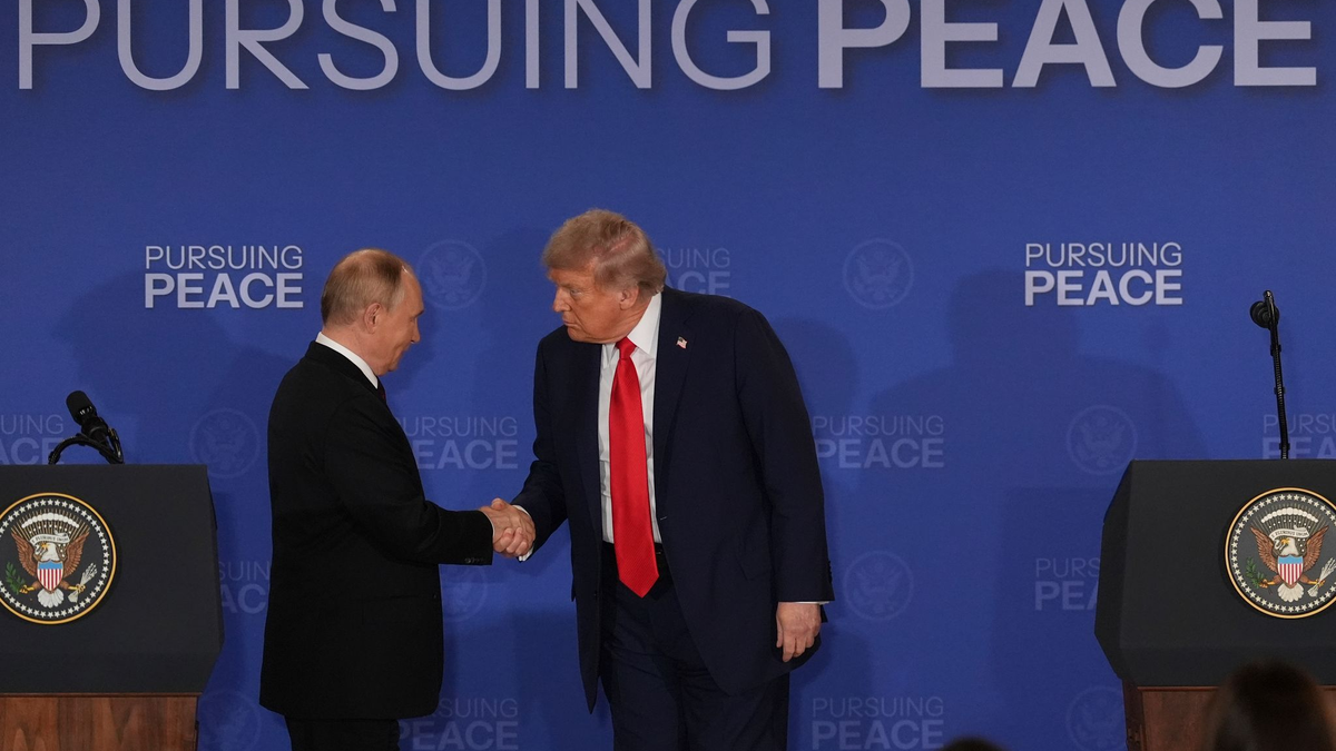 Die russische Führung sieht sich nach dem Gipfel bestätigt, dass Kampfhandlungen und Verhandlungen im Krieg parallel möglich sind. - Foto: Jae C. Hong/AP/dpa