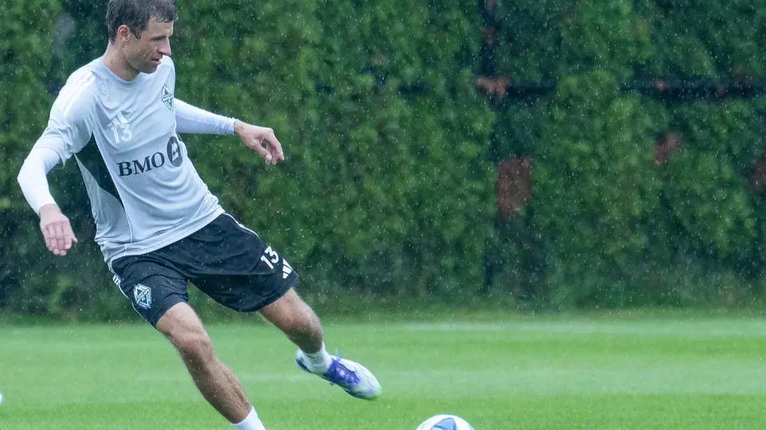 Thomas Müller funkt jetzt vermehrt auf Englisch. - Bild: Maximilian Haupt/dpa