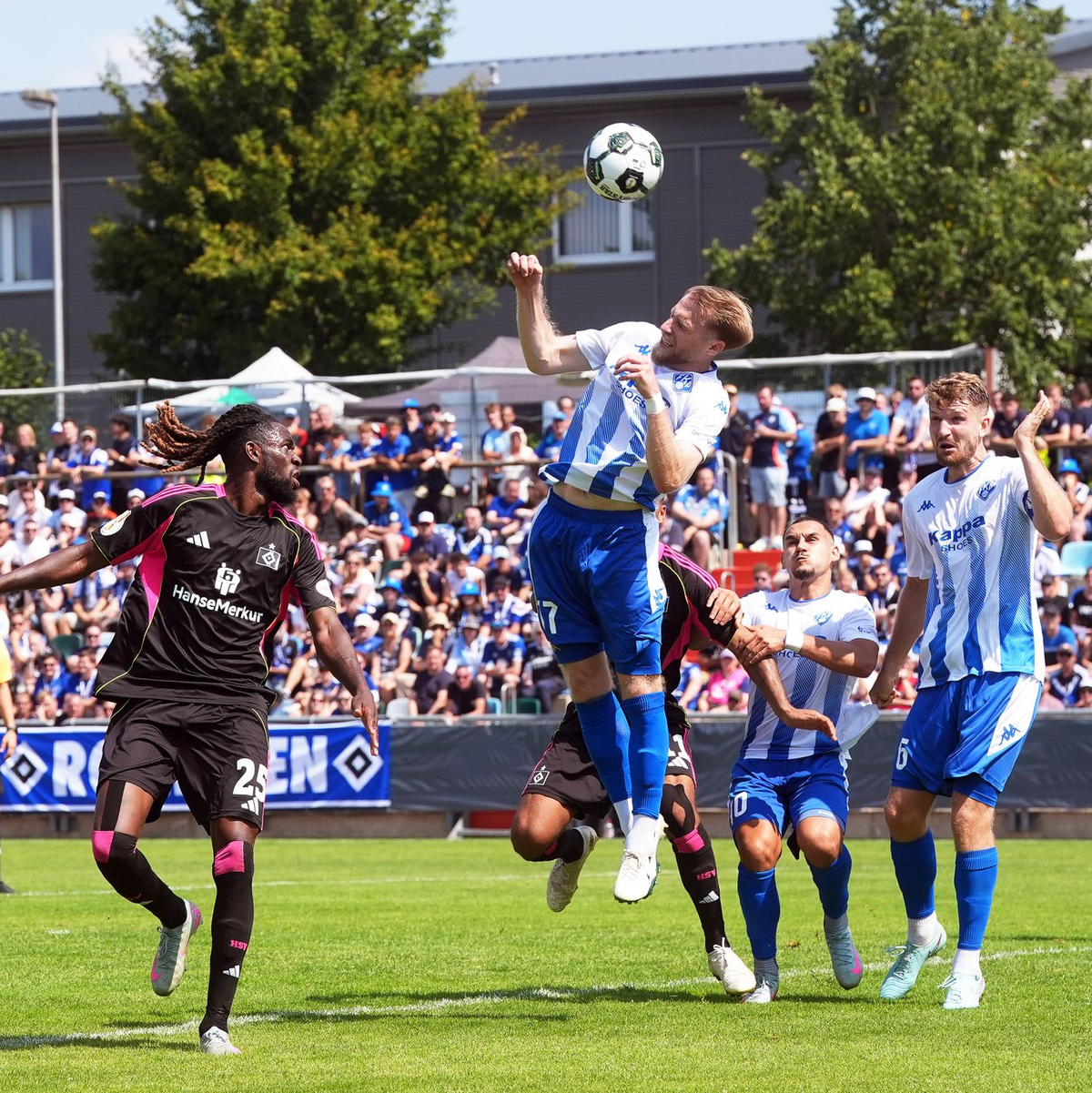 Bewahrte den HSV vor einer Blamage: Guilherme Ramos. - Foto: Thomas Frey/dpa