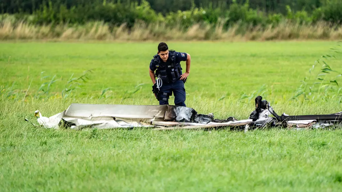 Beim Absturz eines motorisierten Leichtflugzeugs im nordrhein-westfälischen Kranenburg sind am Samstagnachmittag zwei Menschen ums Leben gekommen. - Bild: Arnulf Stoffel/dpa
