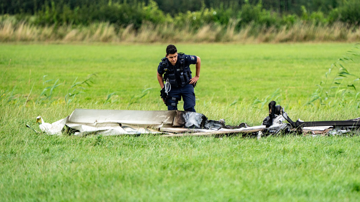 Beim Absturz eines motorisierten Leichtflugzeugs im nordrhein-westfälischen Kranenburg sind am Samstagnachmittag zwei Menschen ums Leben gekommen. - Foto: Arnulf Stoffel/dpa