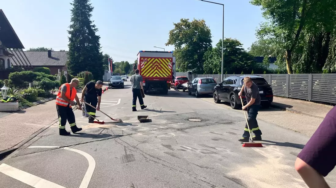 FW-Schermbeck: Ölfleck auf Fahrbahn - Bild: presseportal.de