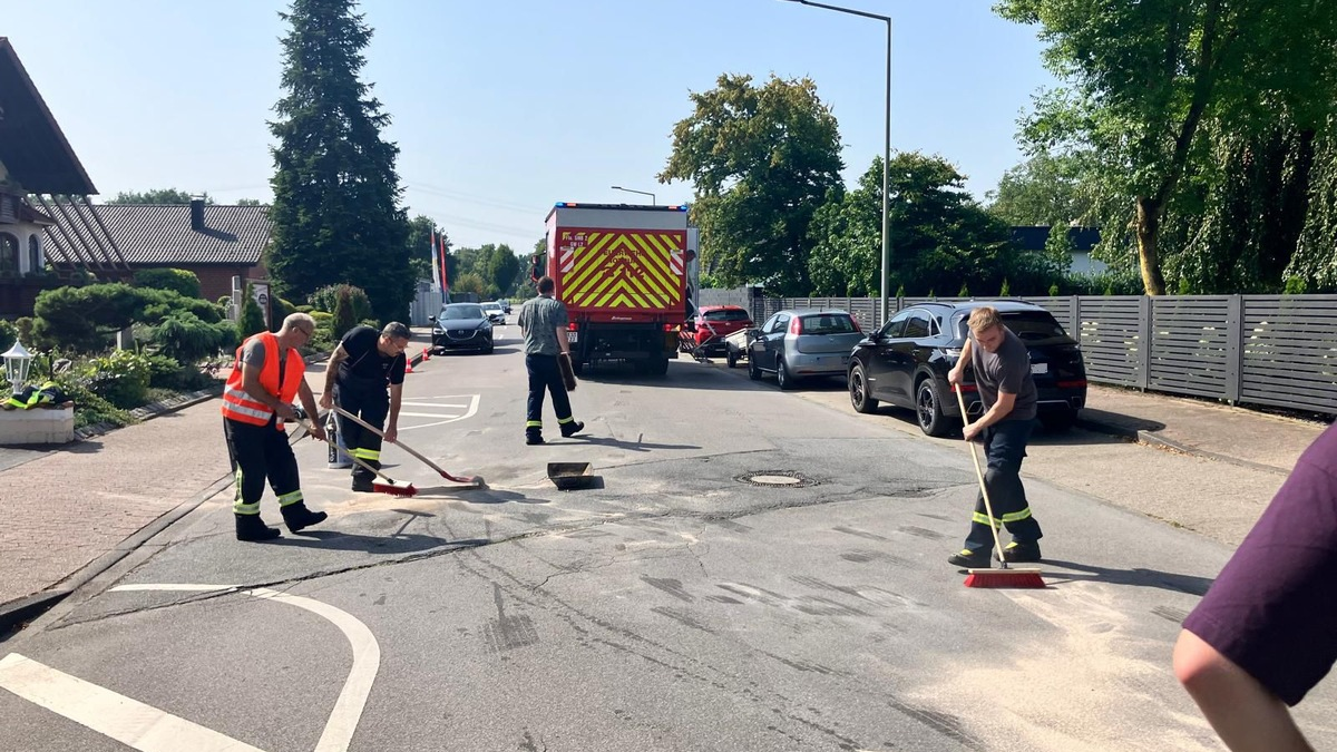 FW-Schermbeck: Ölfleck auf Fahrbahn - Foto: presseportal.de