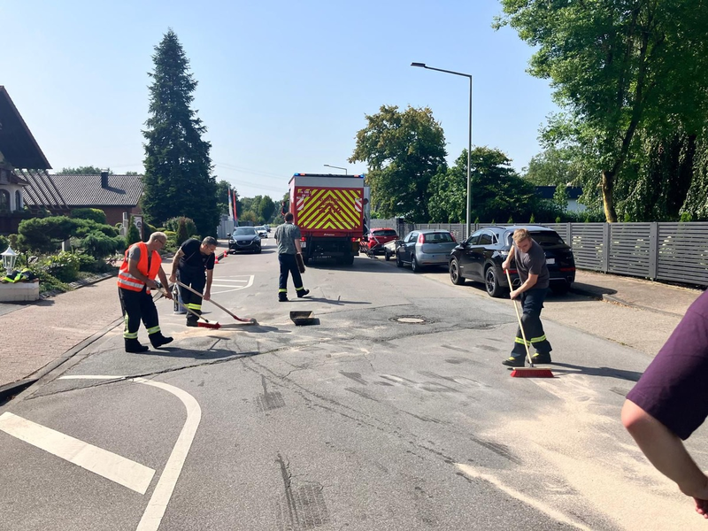 FW-Schermbeck: Ölfleck auf Fahrbahn - Foto: presseportal.de