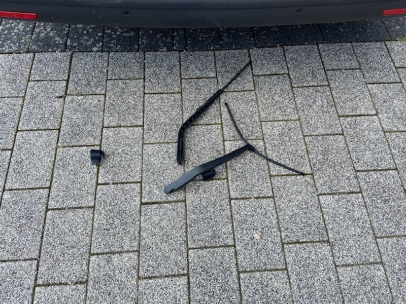 POL-PIROK: Scheibenwischer mutwillig abgerissen - Foto: presseportal.de