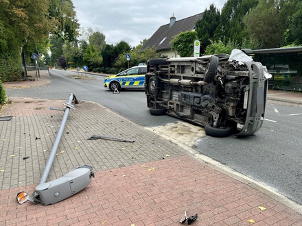 POL-BO: Alkoholisierter Autofahrer fährt Straßenlaterne um und flüchtet zu Fuß - Foto: presseportal.de