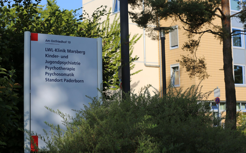 In dieser LWL-Klinik soll eine 13-Jährige eine Betreuerin angegriffen und verletzt haben. (Archivbild) - Foto: Christian Müller/dpa