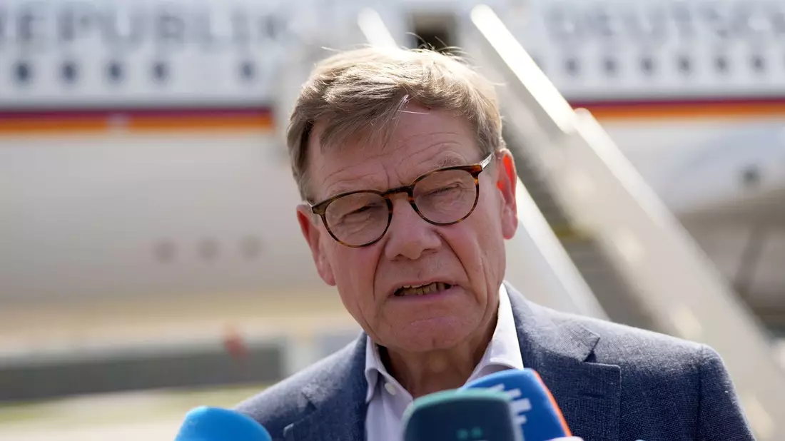 Außenminister Johann Wadephul (CDU) reist nach Japan und Indonesien. Auch dort wird die Lage in der Ukraine und der Umgang mit China eine große Rolle spielen. - Bild: Soeren Stache/dpa